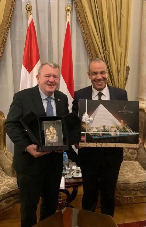 Diplomatic Gift Exchange