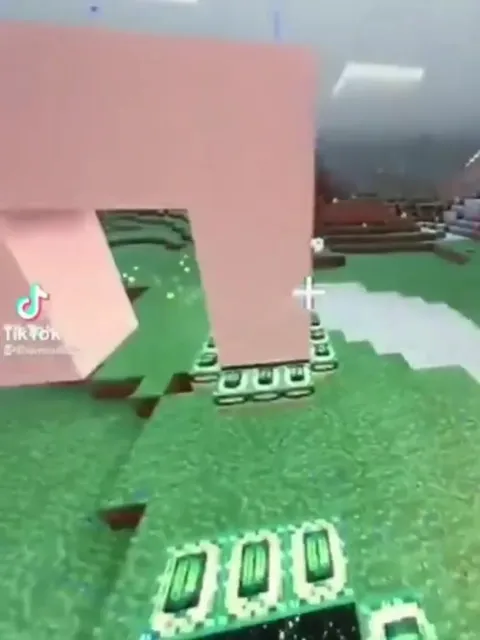Minecraft портал превращается в хаос