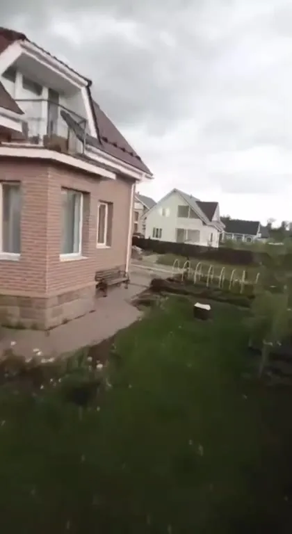 Внезапный дед устраивает корридор