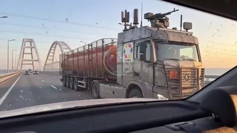 Грузовик ТОР на мосту