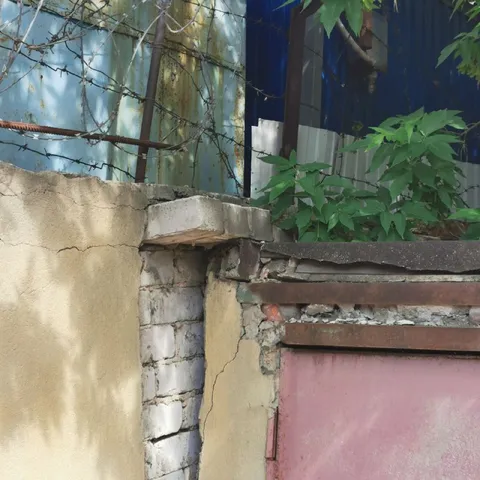 Забор, который разваливается