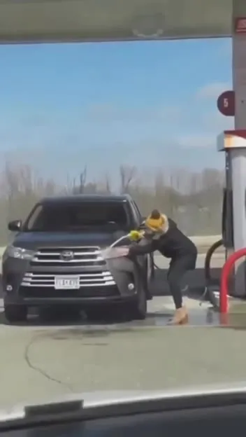 Необычная мойка автомобиля