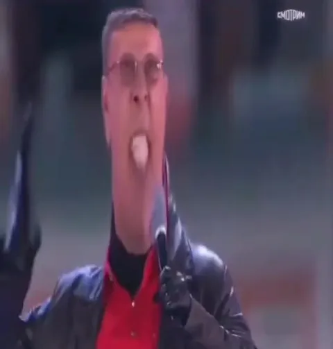 Вытянутый крик в микрофон