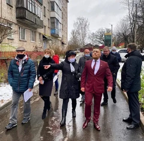 Конор Макгрегор среди чиновников