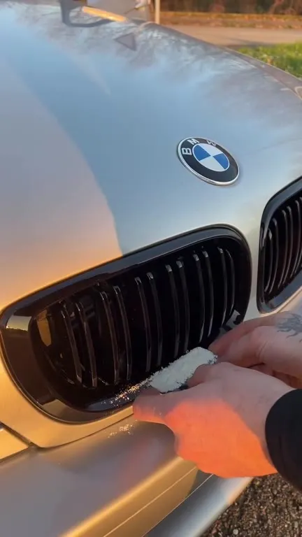 Порошок в решётке BMW