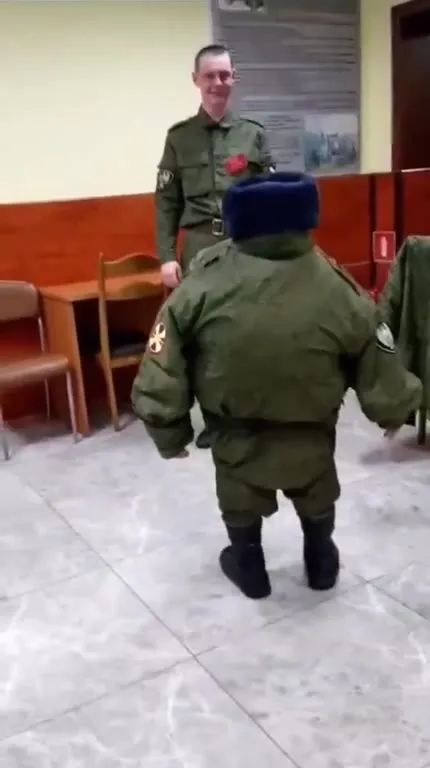 Маленький солдат идёт навстречу