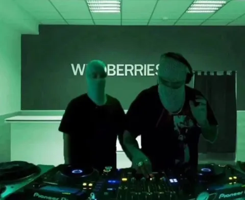 Диджеи в масках на Wildberries