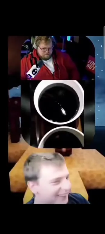 Стример смотрит на напитки