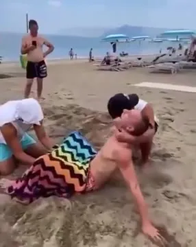 Два лица из песка