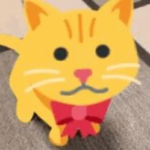 Милый котик с бабочкой