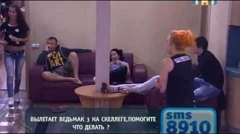 Вылетает ведьмак на скейте