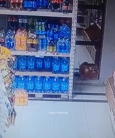 Бутылка сама вернулась на полку