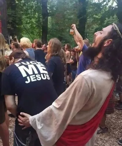 Jesus Reads the Shirt