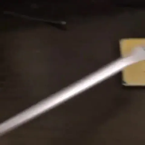 Странный музыкальный инструмент из гвоздей