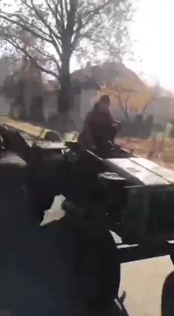 Трактор улетает в кювет