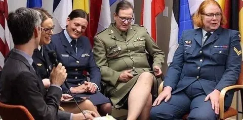 Неловкое интервью с военными