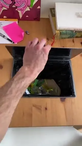 Ноутбук с мусором внутри