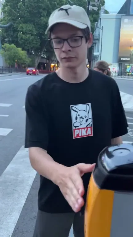 Самый умный нажал кнопку