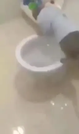 Ребёнок застрял в тазу