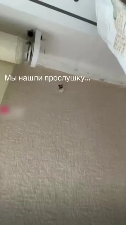 Нашли прослушку в стене