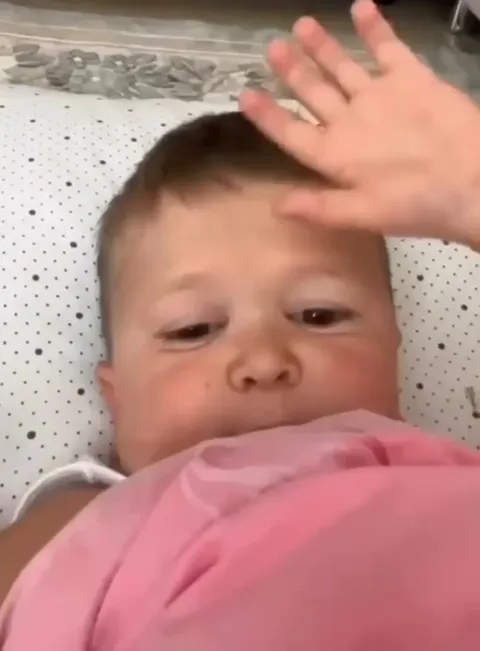 Мальчик и кот под Big Poppa