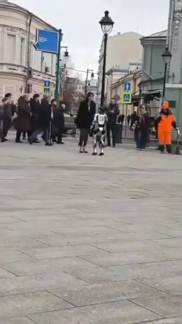 Робот выходит на прогулку