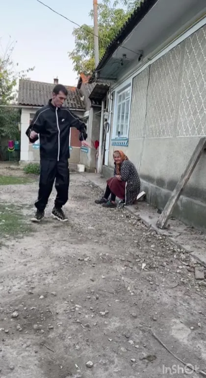 Танец во дворе под драм-н-бейс