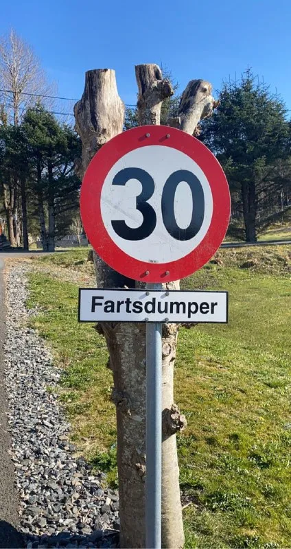 Fartsdumper-skiltet
