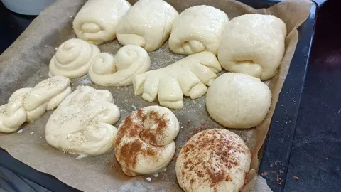 Сдобные булочки необычной формы