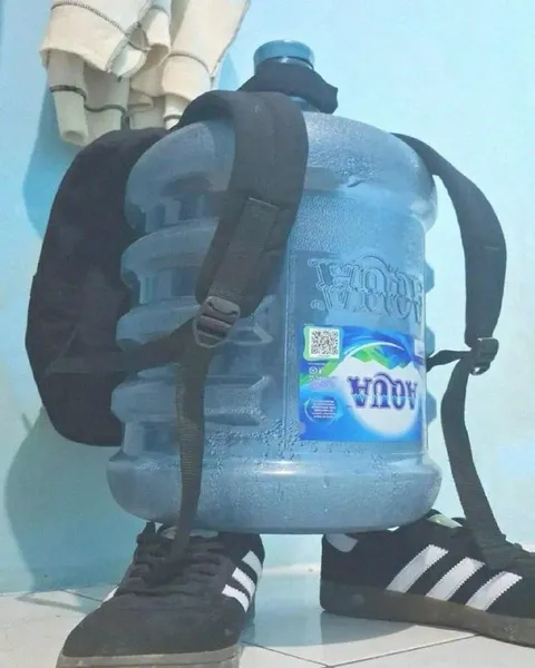 Бутылка воды качок