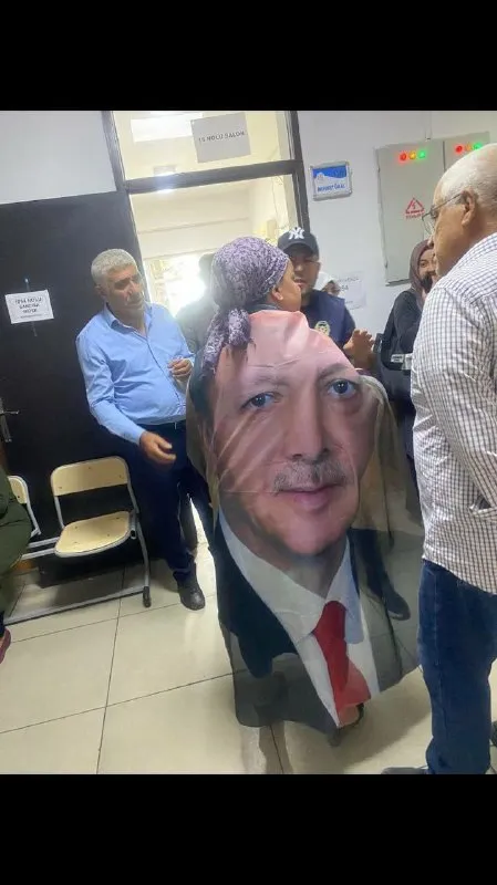 Erdoğan portresiyle oy kullanmak