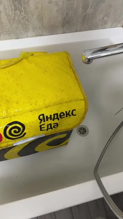 Яндекс Еда тонет в ванной