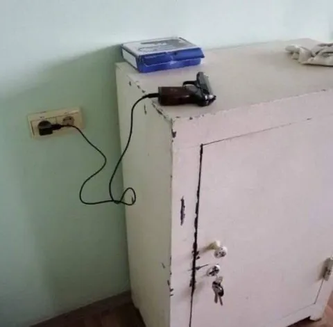 Когда зарядка еле дотягивается