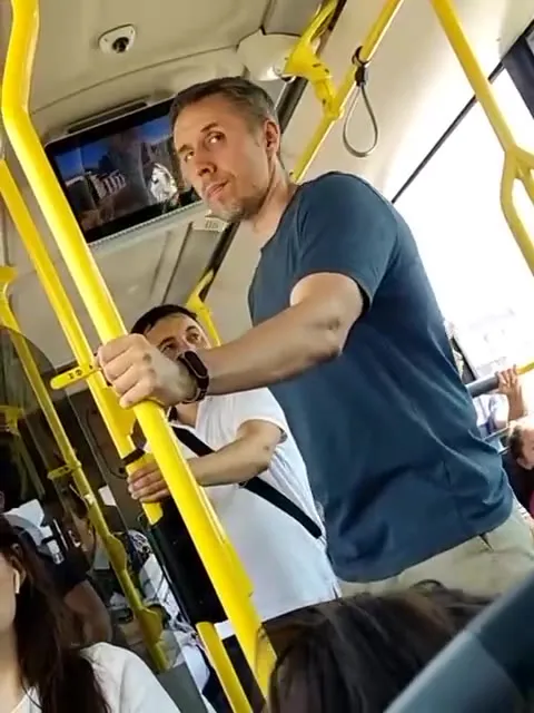 Райан Гослинг в автобусе