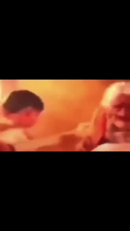 Люди смеются под музыку