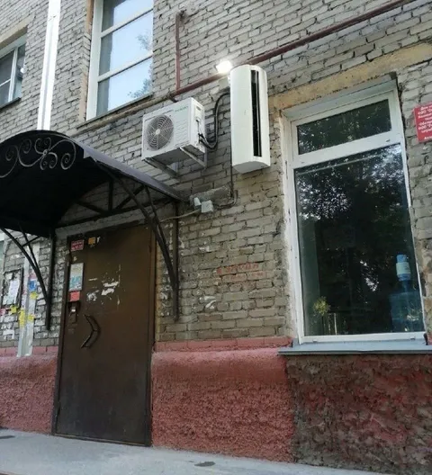 Кондиционер снаружи здания