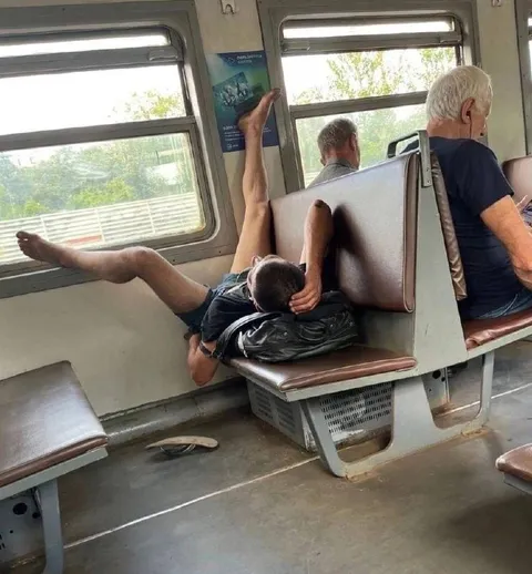 Йога в электричке