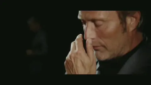 Мужчина задумался и ушёл