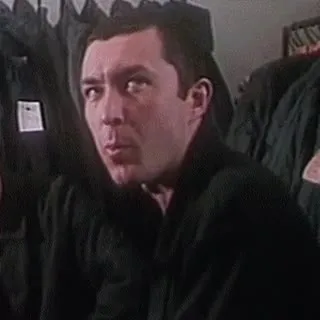 Неловкая улыбка в гардеробе