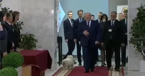 Лукашенко и маленькая собака