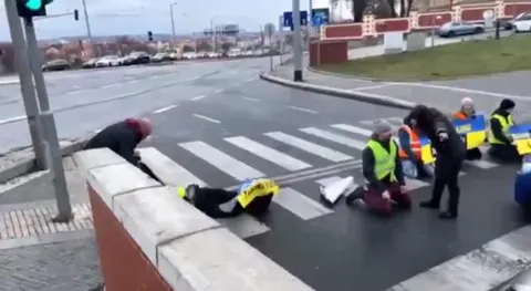 Протест на перекрёстке