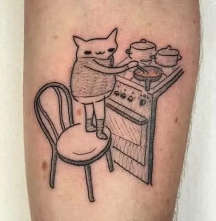 Кот готовит на кухне