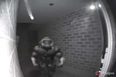 Кто-то пришёл ночью