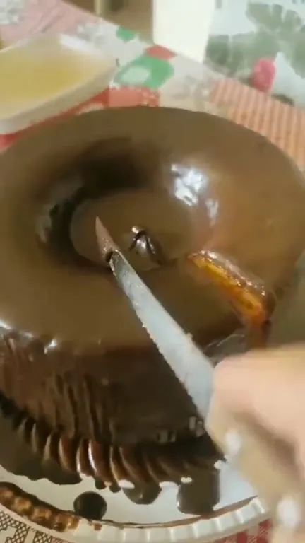 Торт, похожий на какашку