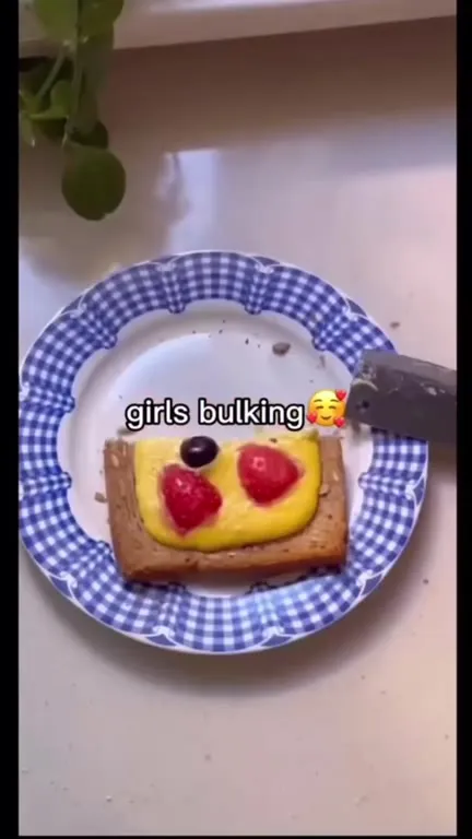 Girls Bulking Gets Serious