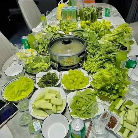 Зелёный стол с хотпотом