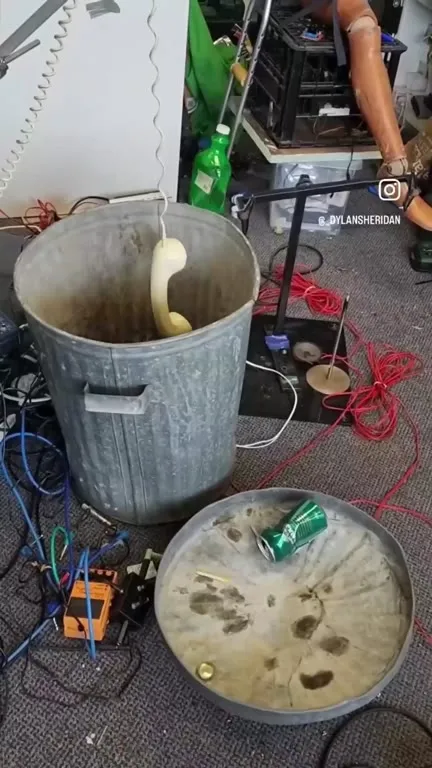 Музыка из мусорного ведра