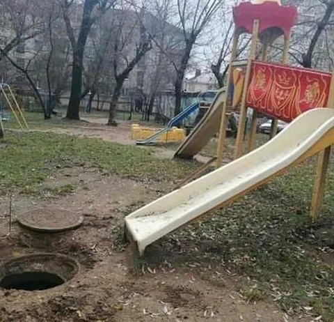 Горка прямо в яму