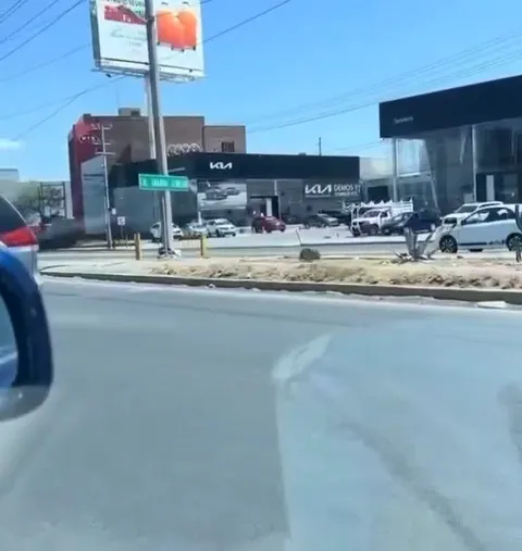 Человек перебегает дорогу