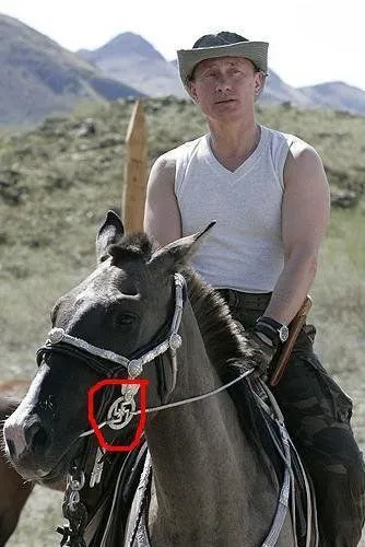 Путин верхом на коне